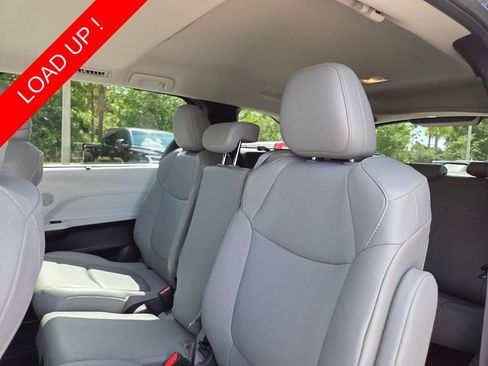 Used 2025 Toyota Sienna XLE FWD image 23
