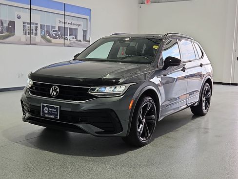 Certified 2023 Volkswagen Tiguan SE R-Line FWD image 4