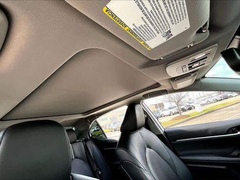 Used 2022 Toyota Camry XSE image 12