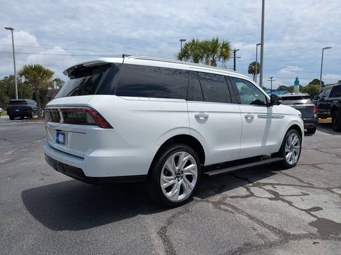 Used 2025 Lincoln Navigator Reserve AWD/4WD image 5