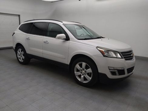 Used 2017 Chevrolet Traverse LT w/ Style and Technology Package FWD image 11