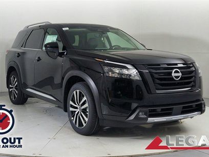 New 2025 Nissan Pathfinder Platinum w/ Black Appearance Package