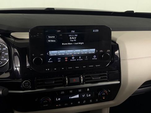 Used 2023 Nissan Pathfinder SL FWD image 21