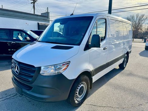 Used 2022 Mercedes-Benz Sprinter 1500 image 3