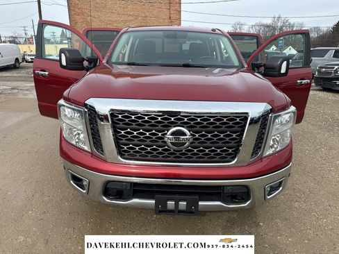 Used 2017 Nissan Titan SV image 34