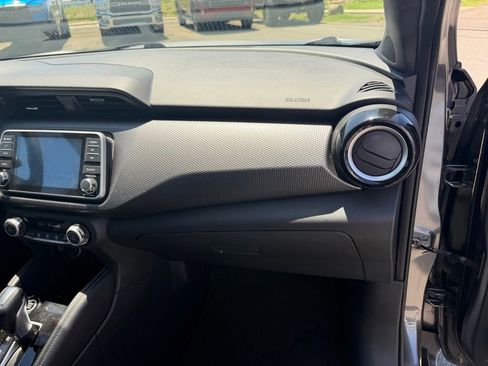 Used 2018 Nissan Kicks SV FWD image 29