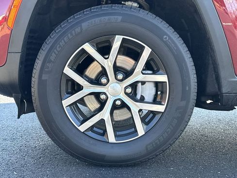 Certified 2025 Jeep Grand Cherokee Limited AWD/4WD image 16