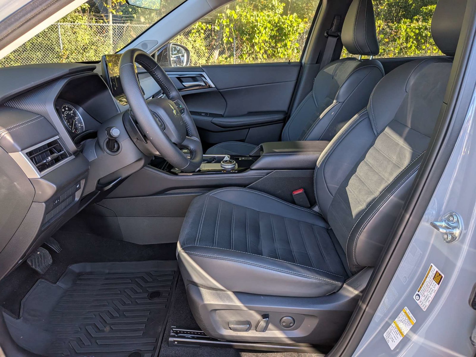 Used 2025 Mitsubishi Outlander AWD image 19