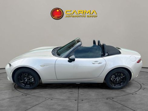 Used 2022 MAZDA MX-5 Miata Sport image 2