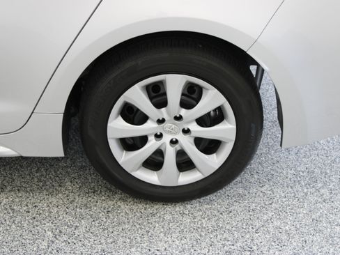 Used 2025 Toyota Corolla LE FWD image 10