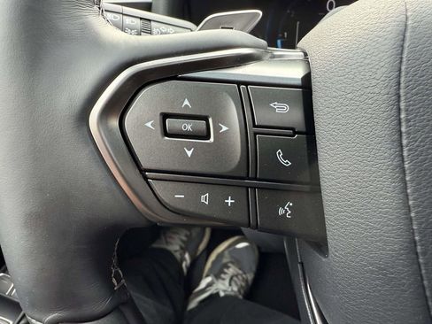 Used 2025 Lexus LX 600 4WD w/ Accessory Package (Z1) image 22