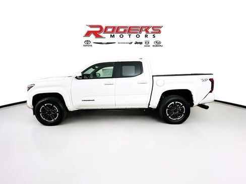 Certified 2025 Toyota Tacoma TRD Sport AWD/4WD image 4