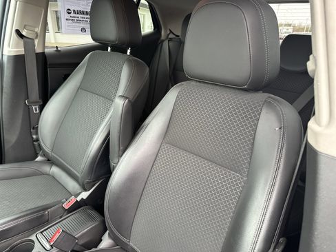 Certified 2022 Buick Encore Preferred AWD/4WD image 11