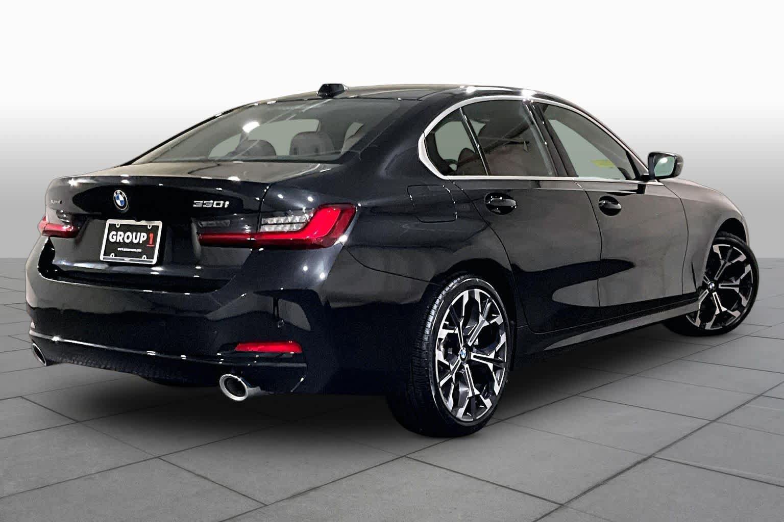 Used 2025 BMW 330i xDrive Sedan w/ Premium Package AWD/4WD image 12