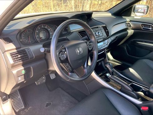 Used 2017 Honda Accord Sport Special Edition image 18
