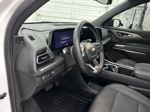 Used 2025 Chevrolet Traverse LT w/ Sun and Wheel Package FWD image 14