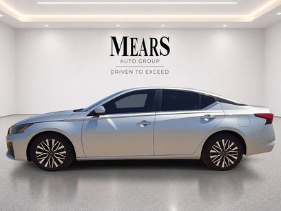 Used 2023 Nissan Altima 2.5 SV