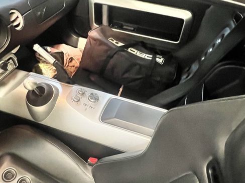 Used 2006 Ford GT RWD image 14