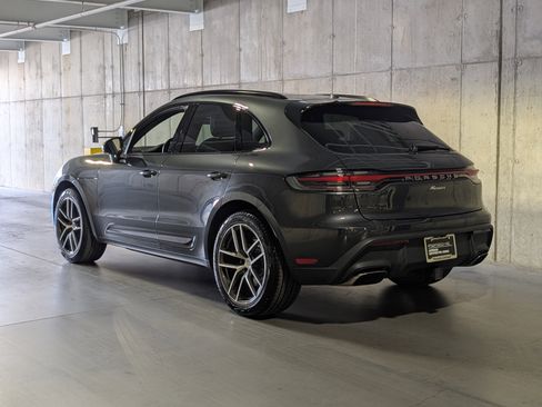 Certified 2025 Porsche Macan image 3