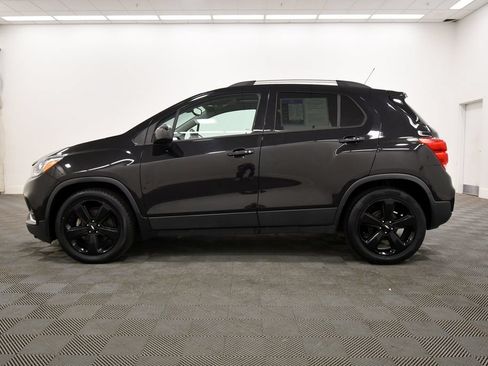 Used 2018 Chevrolet Trax Premier w/ Midnight Edition FWD image 4