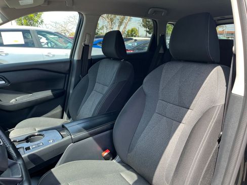Used 2025 Nissan Rogue SV FWD image 29