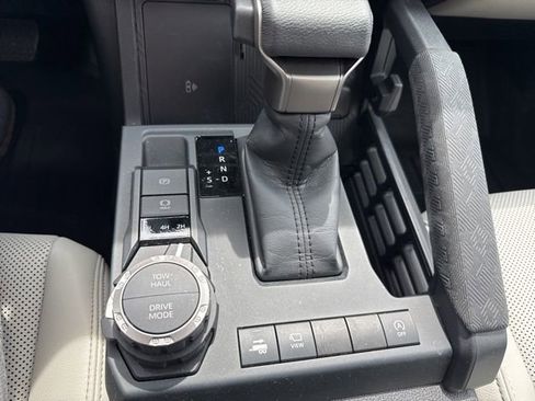 Used 2024 Toyota Tacoma Limited w/ Limited Package (LT) AWD/4WD image 18