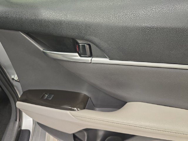 Used 2023 Toyota Camry XSE FWD image 14