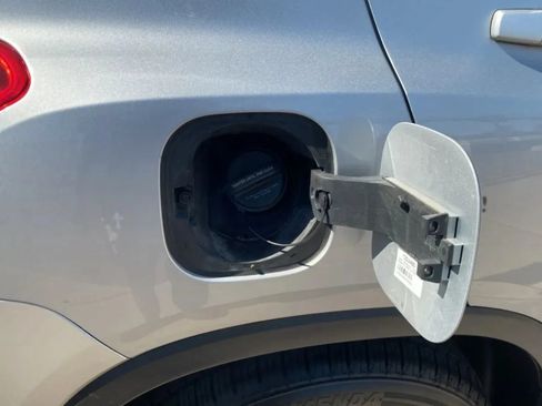 Used 2017 Chevrolet Trax LS FWD image 30