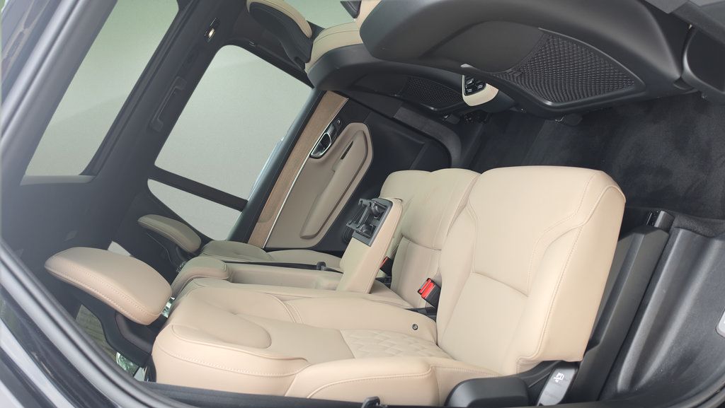 Used 2025 Volvo XC90 B6 Plus AWD/4WD image 15