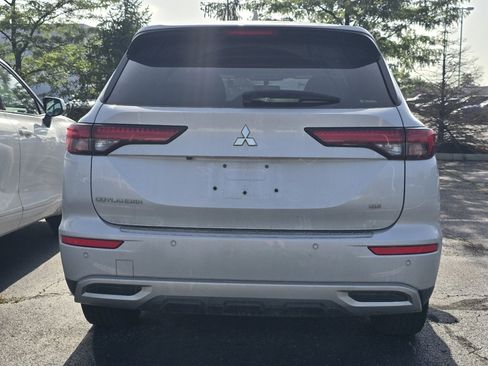 Used 2022 Mitsubishi Outlander SE AWD/4WD image 6