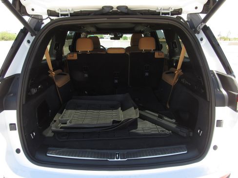 Used 2023 Jeep Grand Cherokee L Summit AWD/4WD image 13