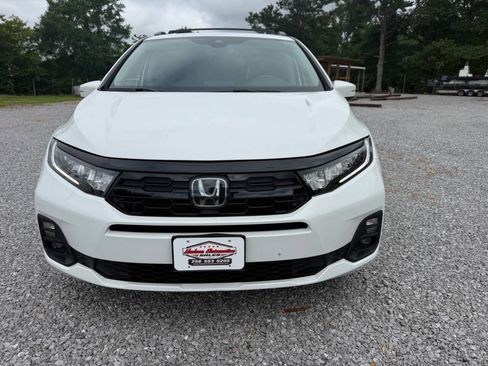 Used 2025 Honda Odyssey Touring image 3