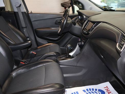 Used 2019 Chevrolet Trax LT w/ LT Convenience Package AWD/4WD image 23