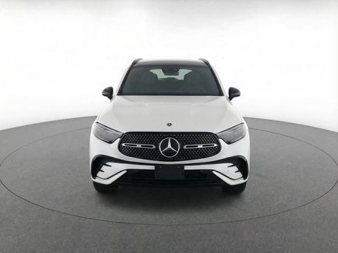Used 2025 Mercedes-Benz GLC 350e 4MATIC image 2