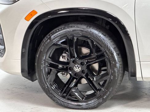 New 2026 Volkswagen Tiguan SE R-Line FWD image 24