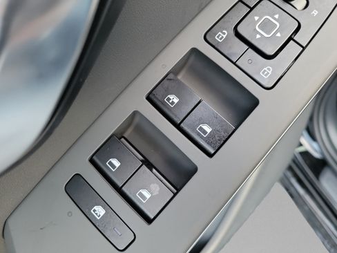 New 2026 Kia Niro EX FWD image 13