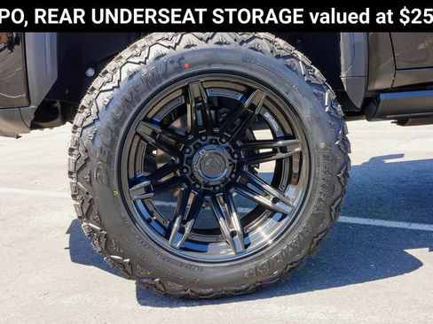 Used 2025 GMC Sierra 2500 AT4 w/ AT4 Premium Plus Package AWD/4WD image 10