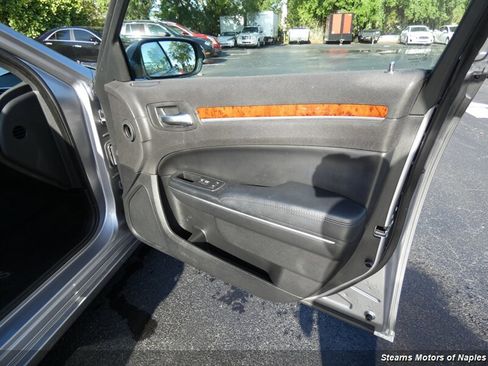 Used 2014 Chrysler 300 image 47
