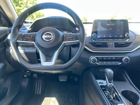 Used 2025 Nissan Altima 2.5 SV FWD image 13