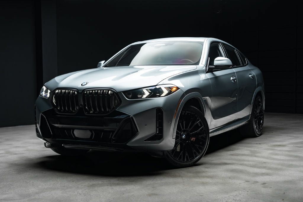Used 2024 BMW X6 xDrive40i w/ Premium Package AWD/4WD image 2