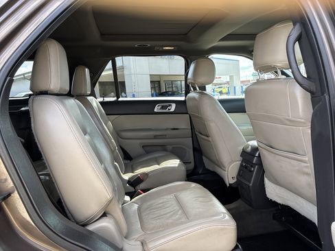 Used 2015 Ford Explorer XLT w/ Equipment Group 202A image 8