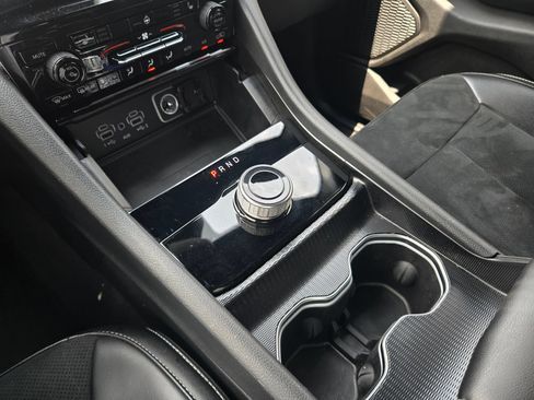 Used 2025 Jeep Grand Cherokee Altitude AWD/4WD image 28