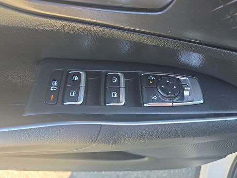 Used 2025 Kia Sorento S AWD/4WD image 24