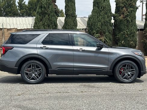 New 2026 Ford Explorer ST-Line w/ ST-Line Street Pack RWD image 3