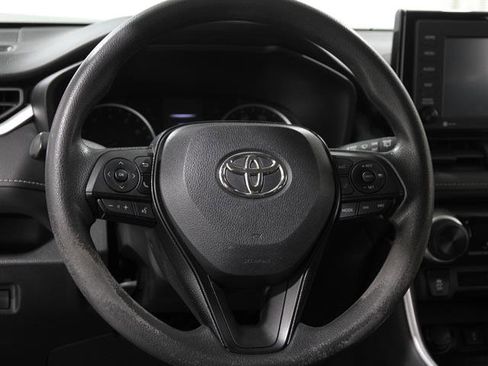 Used 2021 Toyota RAV4 LE image 7