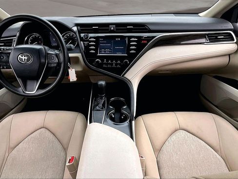 Used 2018 Toyota Camry L image 16