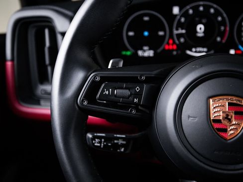 Used 2026 Porsche Cayenne GTS AWD/4WD image 16