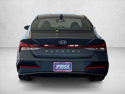 Used 2025 Hyundai Elantra SEL FWD image 8