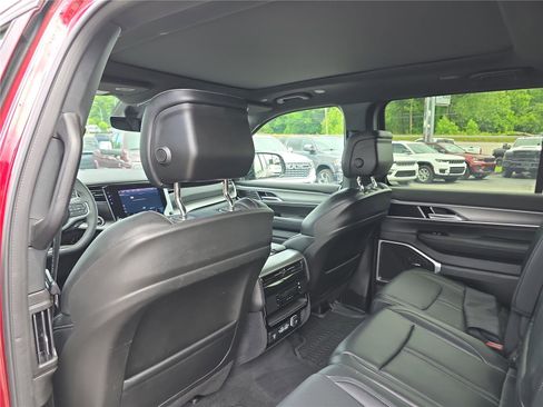 Used 2024 Jeep Wagoneer Series II AWD/4WD image 15