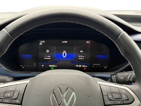 Used 2023 Volkswagen Taos SE FWD image 18